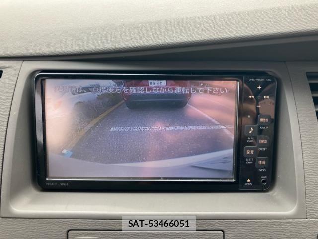 Toyota ISIS 2012-04 8659556-18