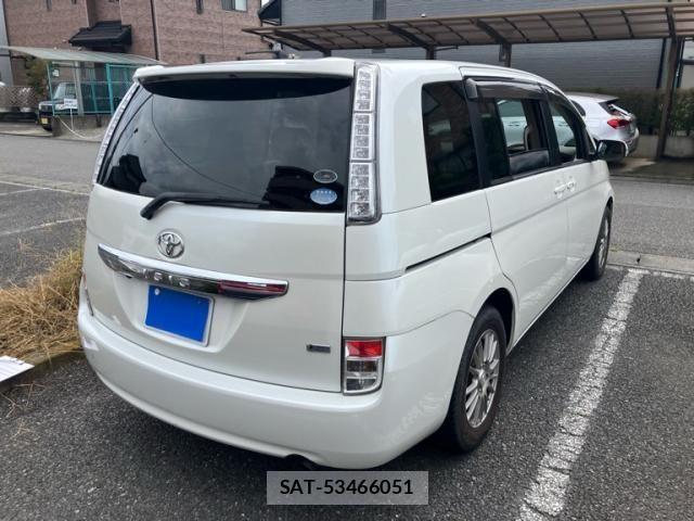 Toyota ISIS 2012-04 8659556-2