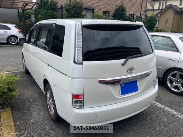 Toyota ISIS 2012-04 8659556-3
