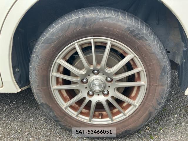 Toyota ISIS 2012-04 8659556-8