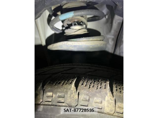 Toyota ISIS 2010-02 8659571-9