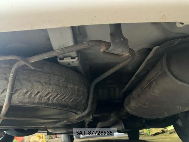 Toyota ISIS 2010-02 8659571-11