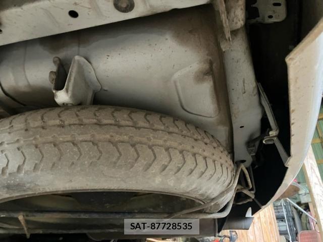 Toyota ISIS 2010-02 8659571-12