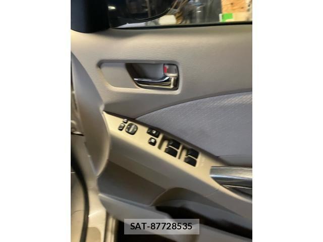Toyota ISIS 2010-02 8659571-18