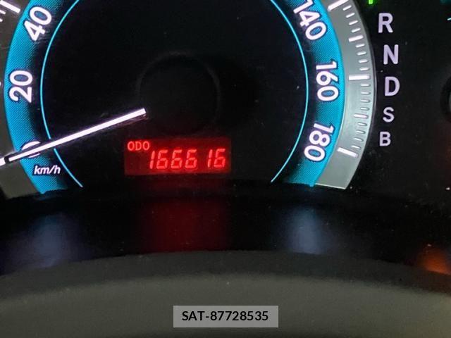 Toyota ISIS 2010-02 8659571-24
