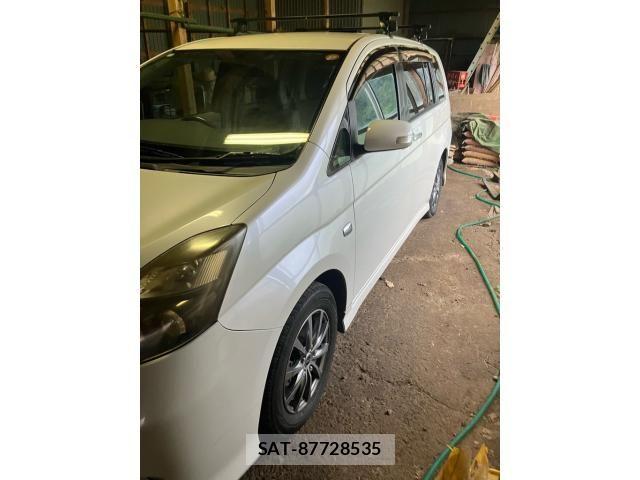 Toyota ISIS 2010-02 8659571-3