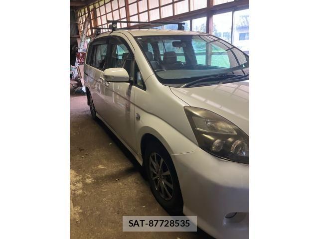 Toyota ISIS 2010-02 8659571-4