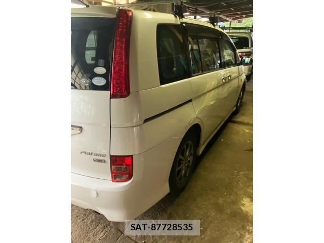 Toyota ISIS 2010-02 8659571-6