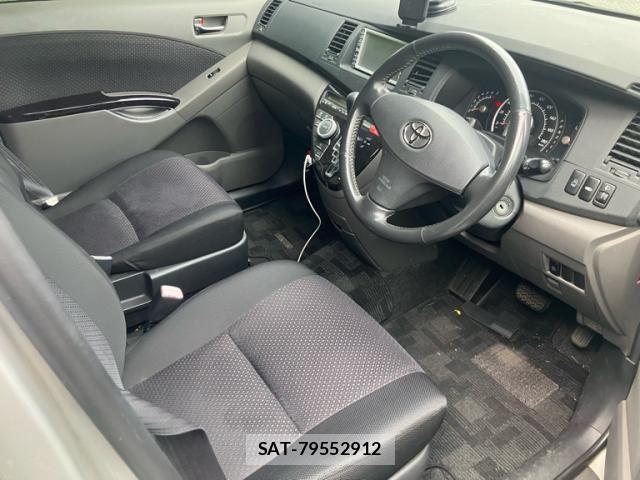 Toyota ISIS 2005-09 8659555-11
