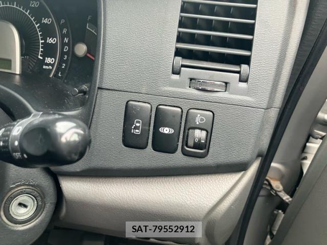 Toyota ISIS 2005-09 8659555-15
