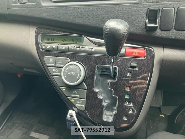 Toyota ISIS 2005-09 8659555-16