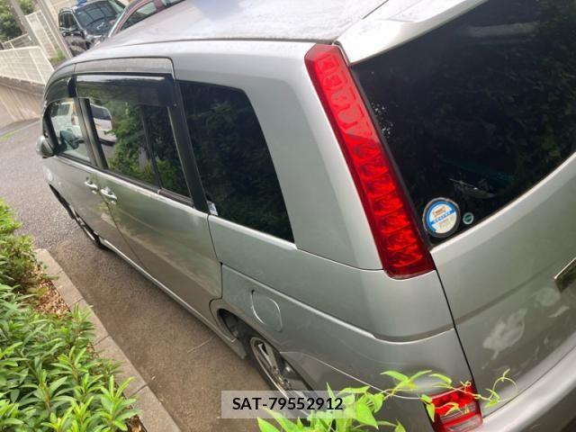 Toyota ISIS 2005-09 8659555-8