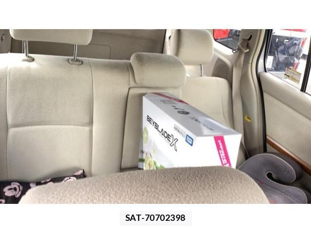 Toyota ISIS 2009-10 8659572-13