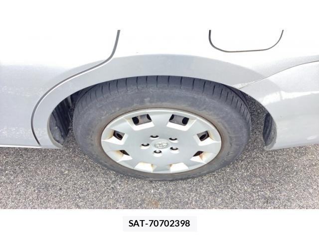 Toyota ISIS 2009-10 8659572-2