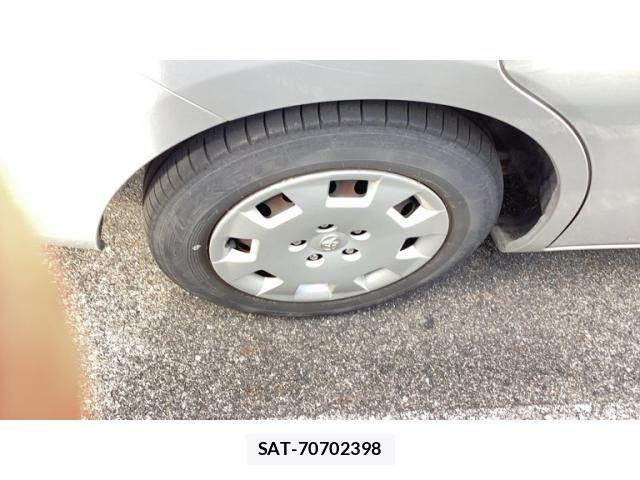 Toyota ISIS 2009-10 8659572-5