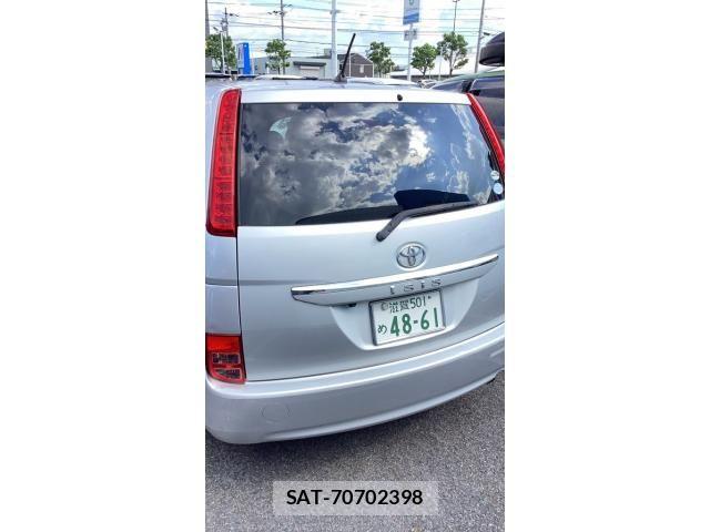 Toyota ISIS 2009-10 8659572-8