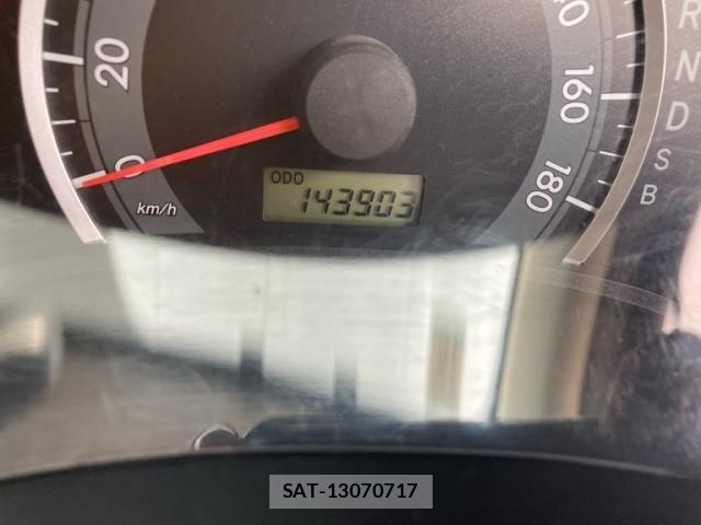 Toyota ISIS 2013-07 8659570-16