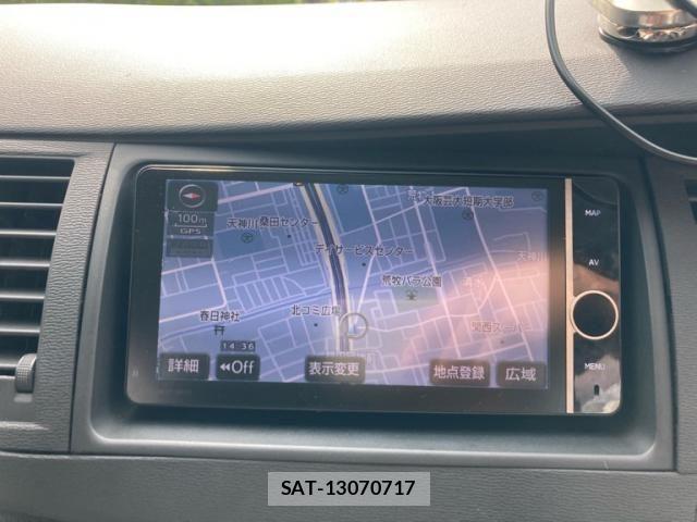 Toyota ISIS 2013-07 8659570-17
