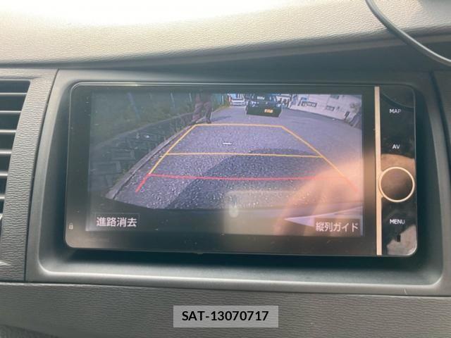 Toyota ISIS 2013-07 8659570-18