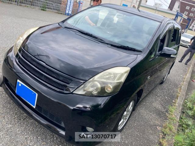 Toyota ISIS 2013-07 8659570-1