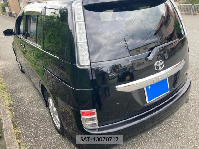 Toyota ISIS 2013-07 8659570-3