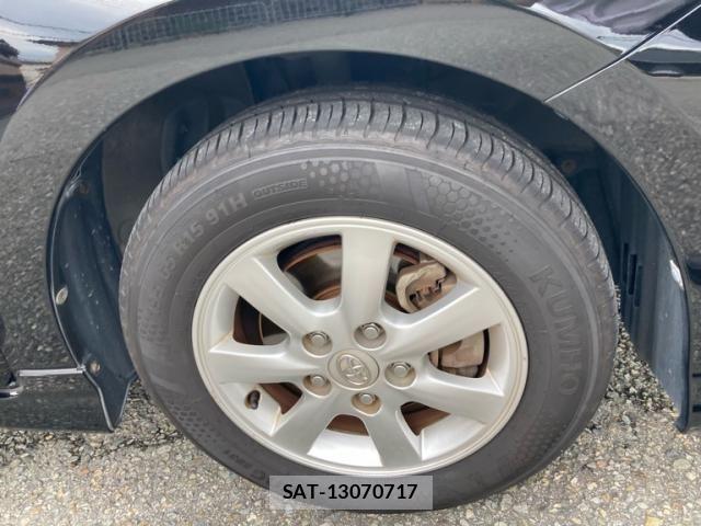 Toyota ISIS 2013-07 8659570-4