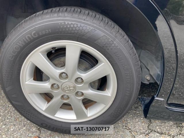 Toyota ISIS 2013-07 8659570-5