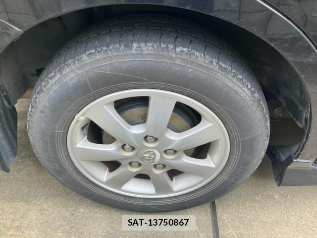 Toyota ISIS 2011-09 8685734-10