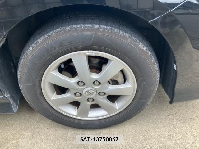 Toyota ISIS 2011-09 8685734-11