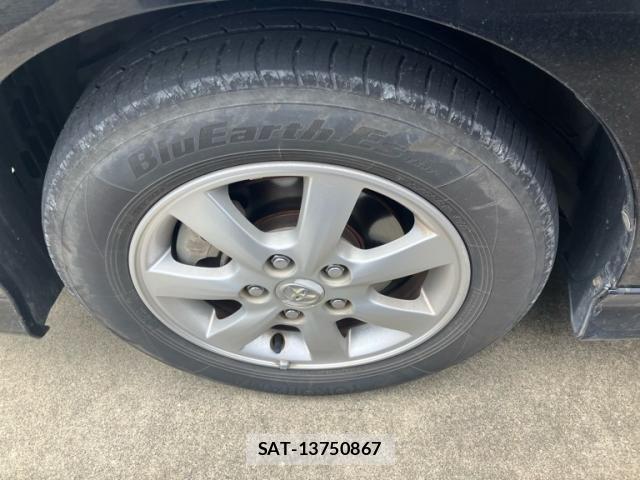 Toyota ISIS 2011-09 8685734-12