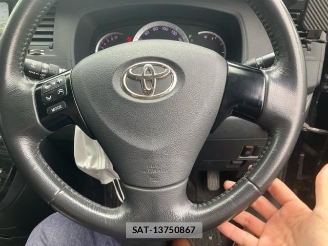 Toyota ISIS 2011-09 8685734-14