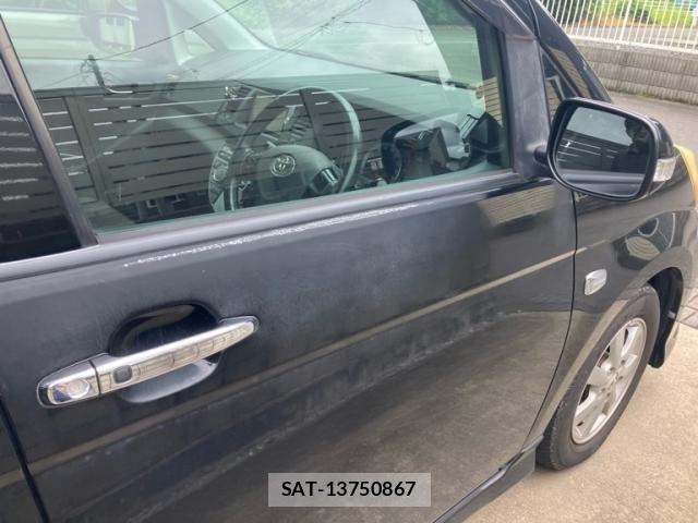 Toyota ISIS 2011-09 8685734-5