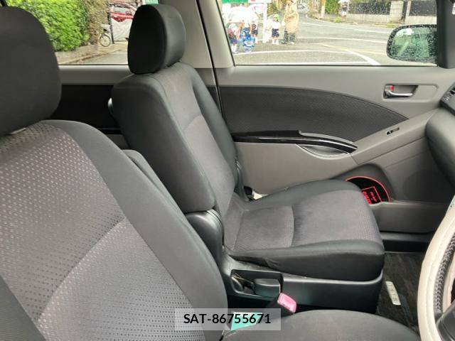 Toyota ISIS 2005-04 8742847-9