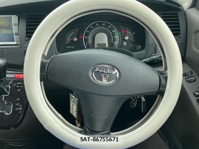 Toyota ISIS 2005-04 8742847-12