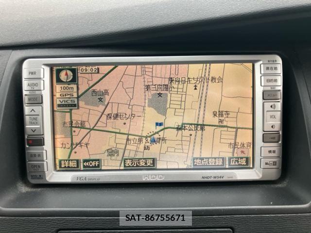 Toyota ISIS 2005-04 8742847-15