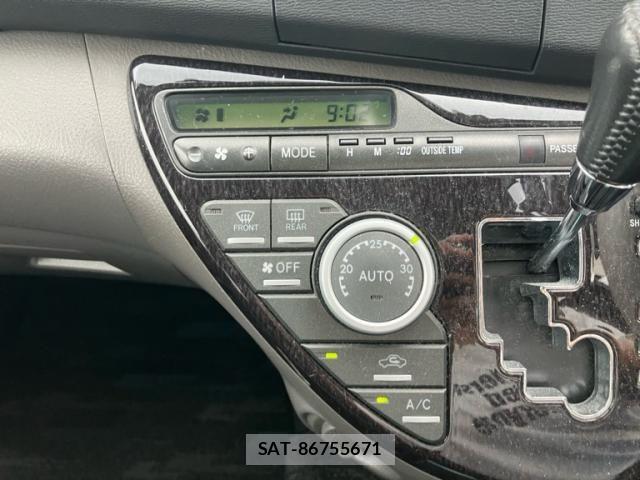 Toyota ISIS 2005-04 8742847-16