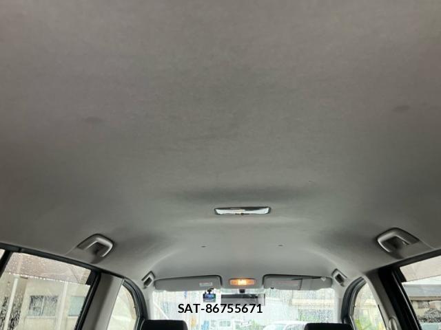 Toyota ISIS 2005-04 8742847-19