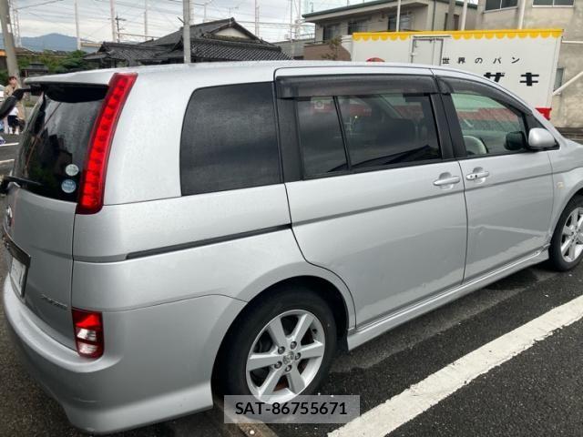 Toyota ISIS 2005-04 8742847-2