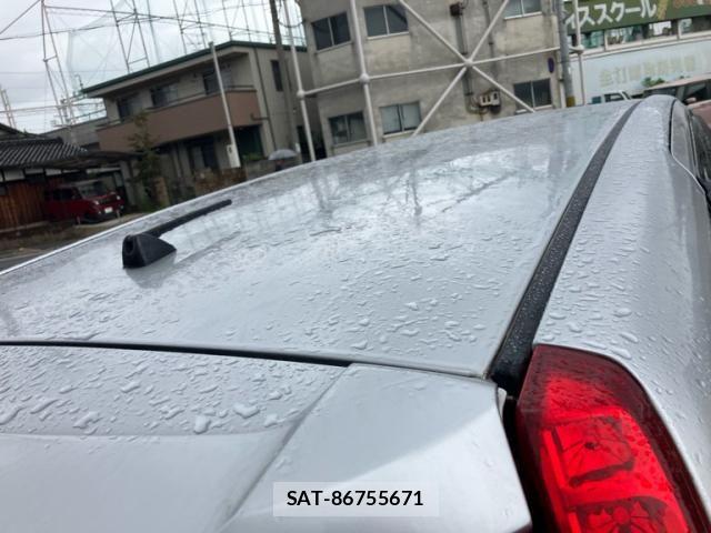 Toyota ISIS 2005-04 8742847-4
