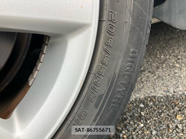 Toyota ISIS 2005-04 8742847-7