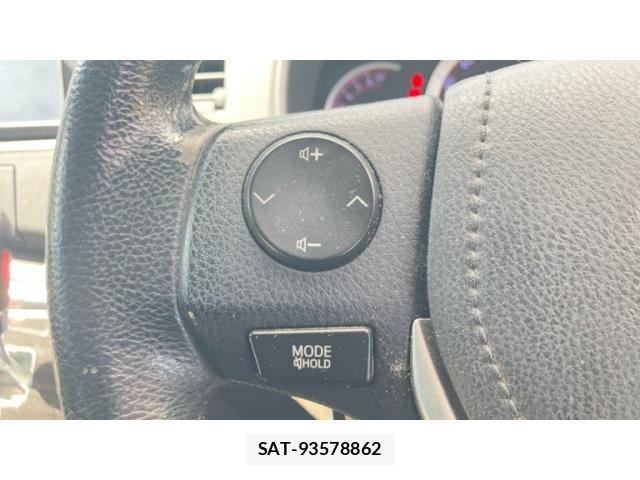 Toyota ISIS 2013-02 8742848-14