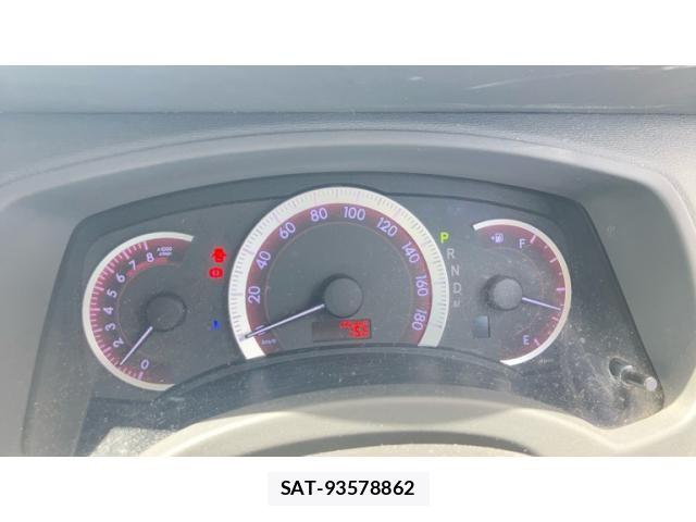 Toyota ISIS 2013-02 8742848-17