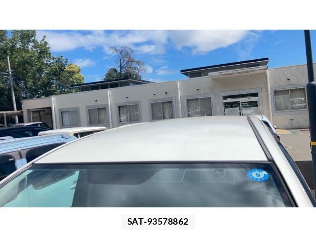 Toyota ISIS 2013-02 8742848-1