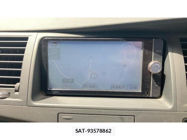 Toyota ISIS 2013-02 8742848-19