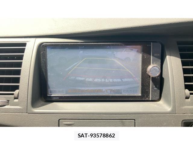 Toyota ISIS 2013-02 8742848-20