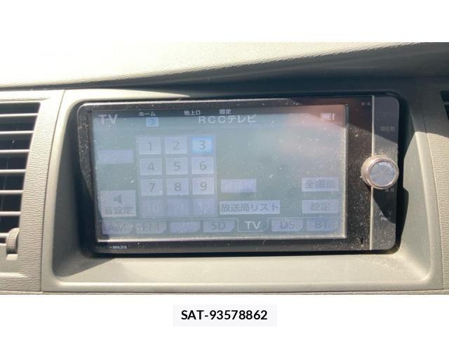 Toyota ISIS 2013-02 8742848-21