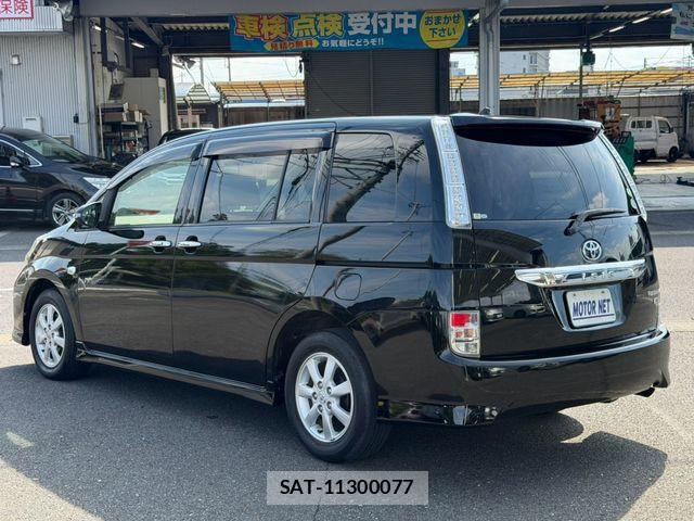 Toyota ISIS 2014-02 8742845-18