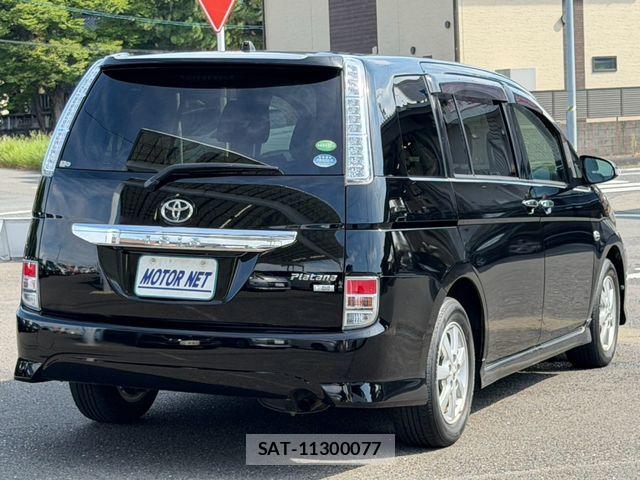 Toyota ISIS 2014-02 8742845-1