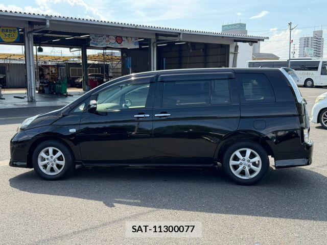 Toyota ISIS 2014-02 8742845-19