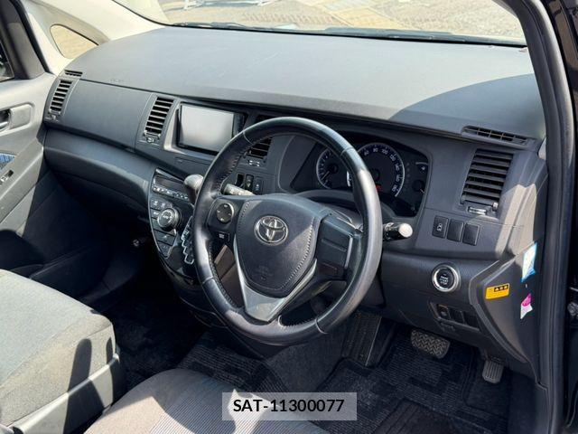 Toyota ISIS 2014-02 8742845-24